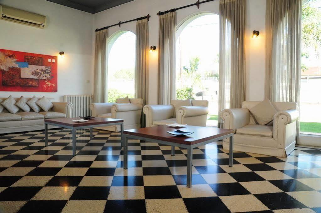 Hostal De La Costa Вилья-Карлос-Пас Экстерьер фото
